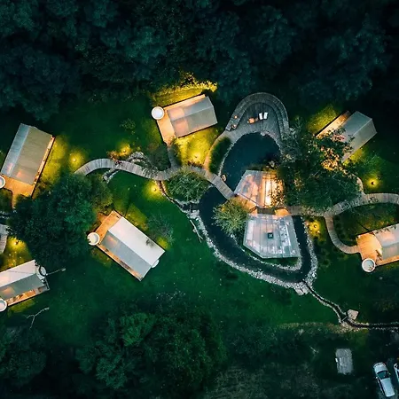 Luxury Vineyard Chateau Ramsak Glamping