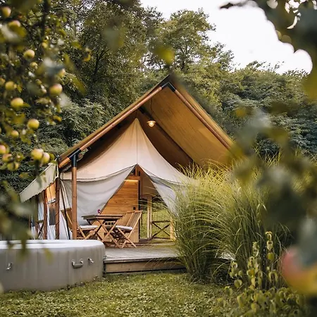 Campismo de Luxo Luxury Vineyard Chateau Ramsak *
