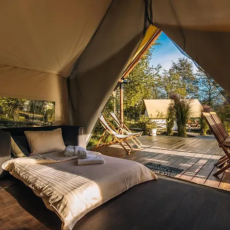 Luxury Vineyard Chateau Ramsak Campismo de Luxo