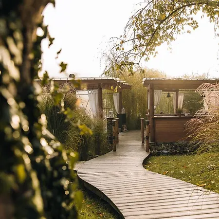 Campismo de Luxo Luxury Vineyard Chateau Ramsak Maribor