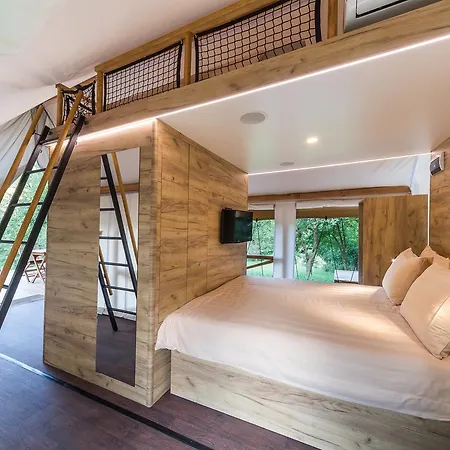 Glamping Luxury Vineyard Chateau Ramsak *